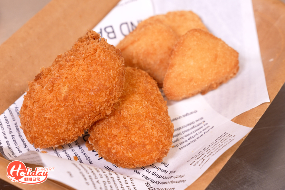 佐酒小食推介炸芝士、蟹肉忌廉薯餅及關東煮，炸芝士一口一粒，濃郁香口；蟹肉忌廉薯餅，外脆內軟，蟹肉加上忌廉食落creamy鹹香。