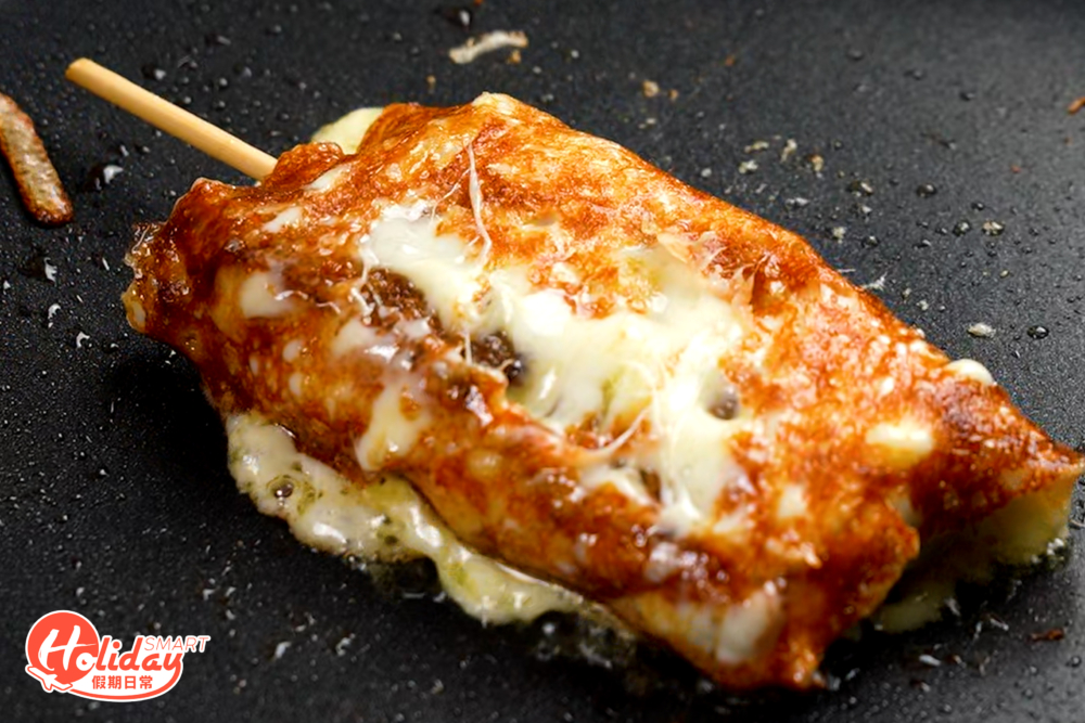 這樣一道美味又有創意的烤芝士蘿蔔糕和年糕串就完成了！