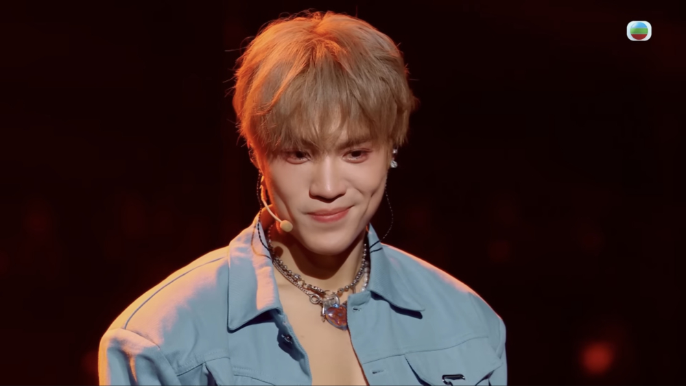 網友紛紛留言指:「唔好再扮韓星,好唔自然」、「啲妝真係好難頂」