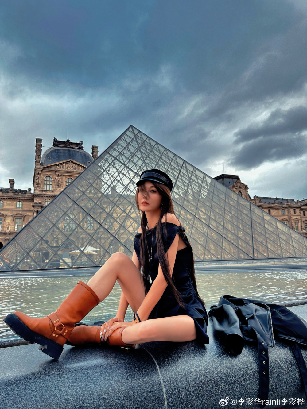 李彩華近年主力於內地發展亦不時會在網上上傳美照，獲不少網友大讚凍齡