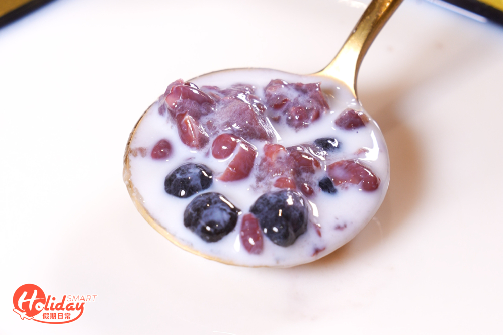 鮮奶極緻滿福湯圓也很推介，鮮奶飲落香甜，再配上紅豆等配料，味道層次更豐富