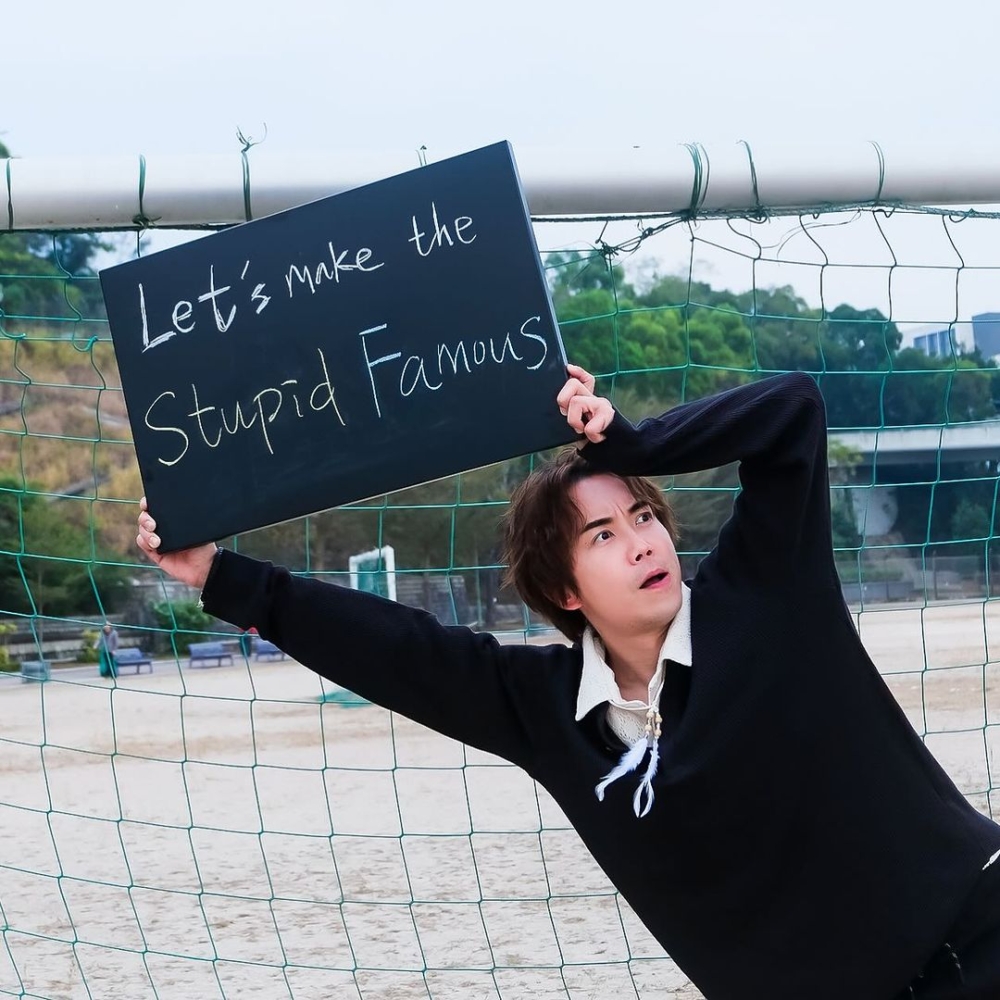 恆仔最近在社交平台上發文，透露自己經歷了父親去世和分手的困擾。