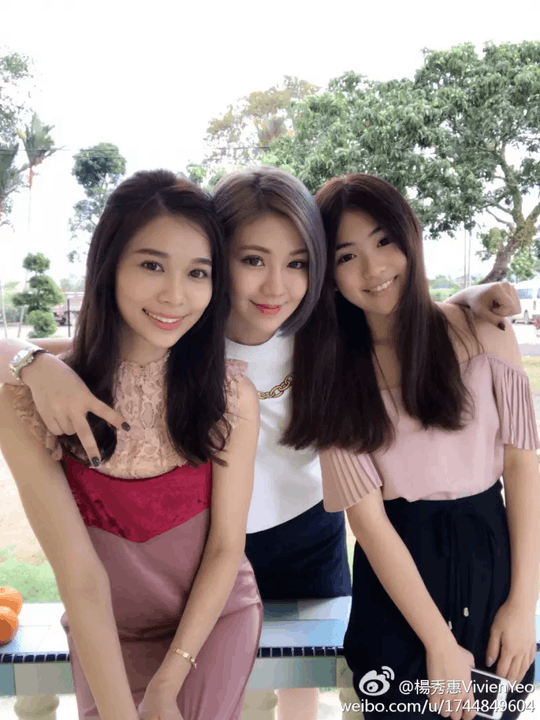 楊秀惠之前也分享過堂妹（最右）的合照