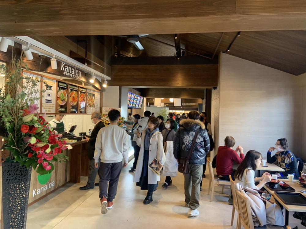 唔少當地人都指定價太高,質疑千客萬來做遊客生意,海鮮丼亦賣「遊客價」,根本就係「劏客」