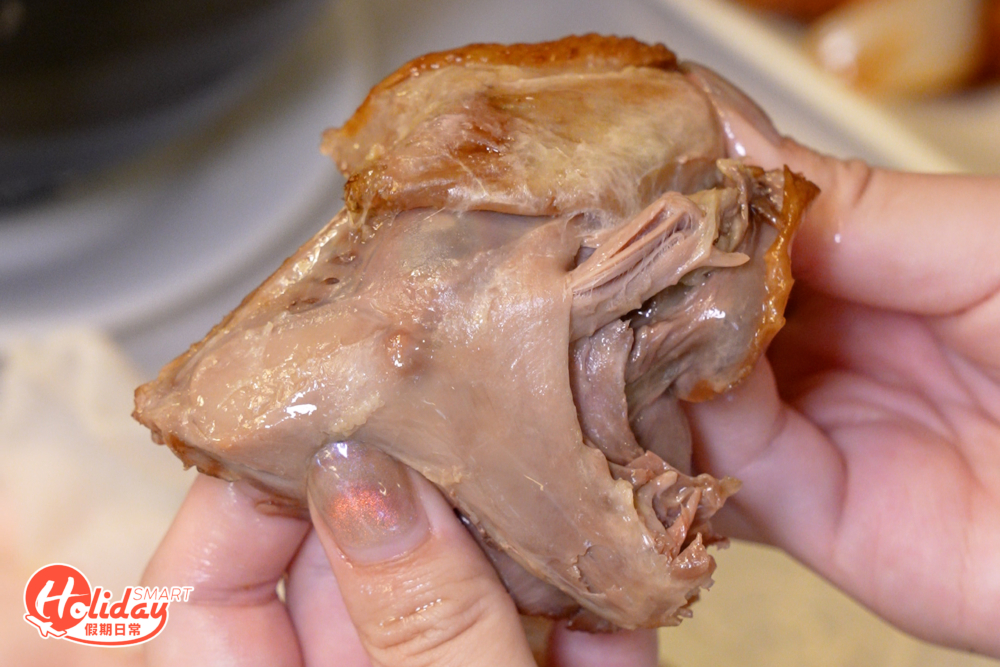 乳鴿皮脆肉嫩的,即使不沾上椒鹽也非常入味。