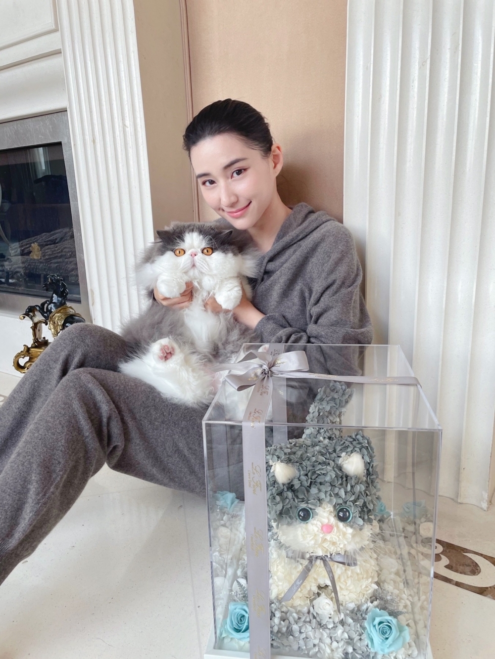 網民認為一般人在家中遇到蝙蝠的機會很低，或許只有賭王千金家住半山豪宅才會有此奇遇。