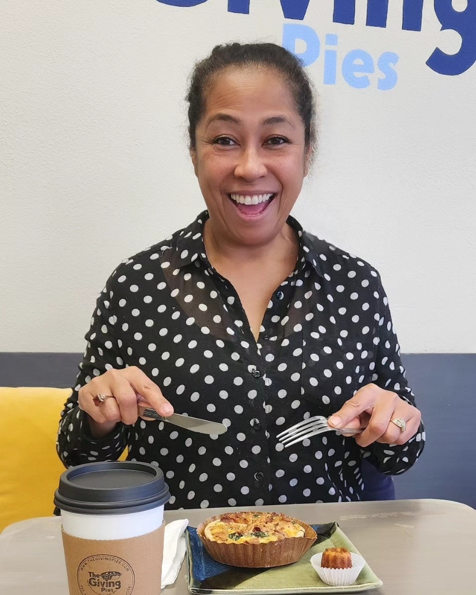 烘焙店老闆娘Voahangy Rasetarinera指在情人節前夕收到訂單