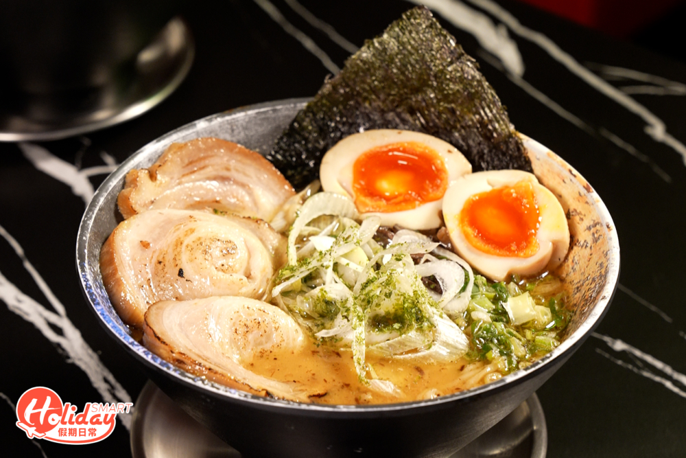 黑蒜絵豚骨湯拉麵也表現出色。