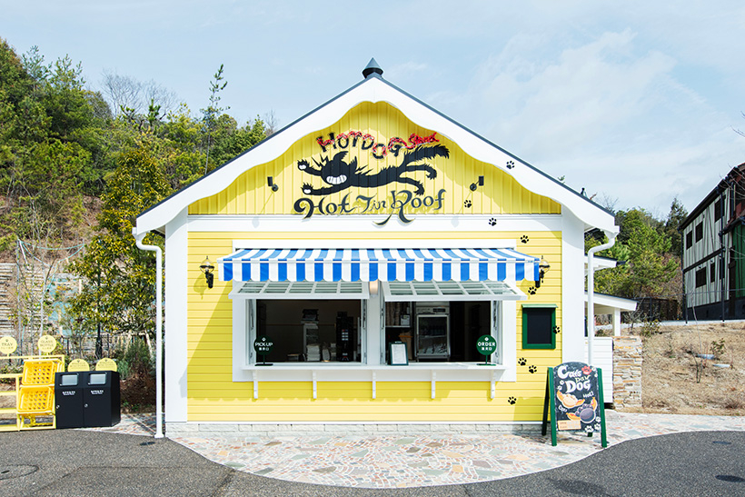 粉黃色調的木屋小食店!