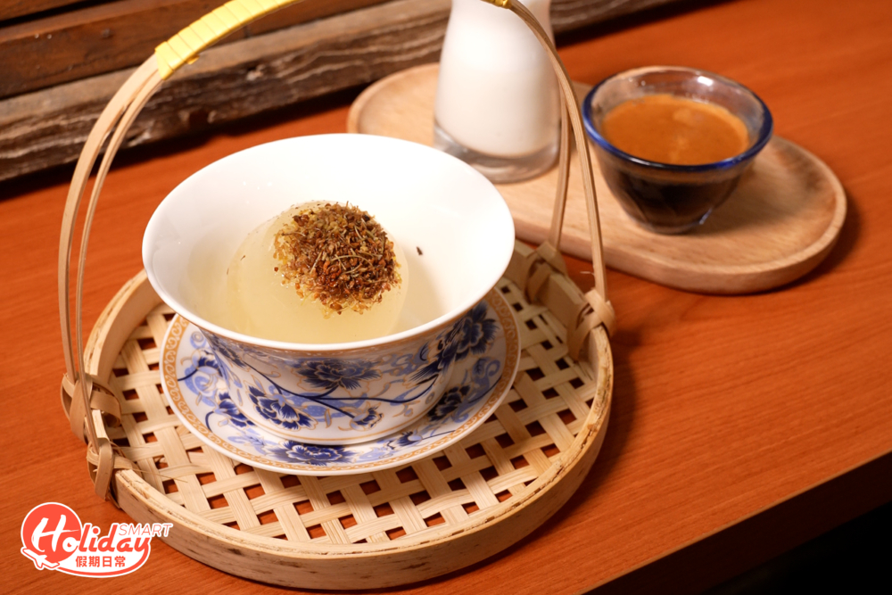 賣相最有打卡感的桂花冰波拿鐵，食客可自行倒入咖啡及牛奶，桂花味清新突出，非常有驚喜。