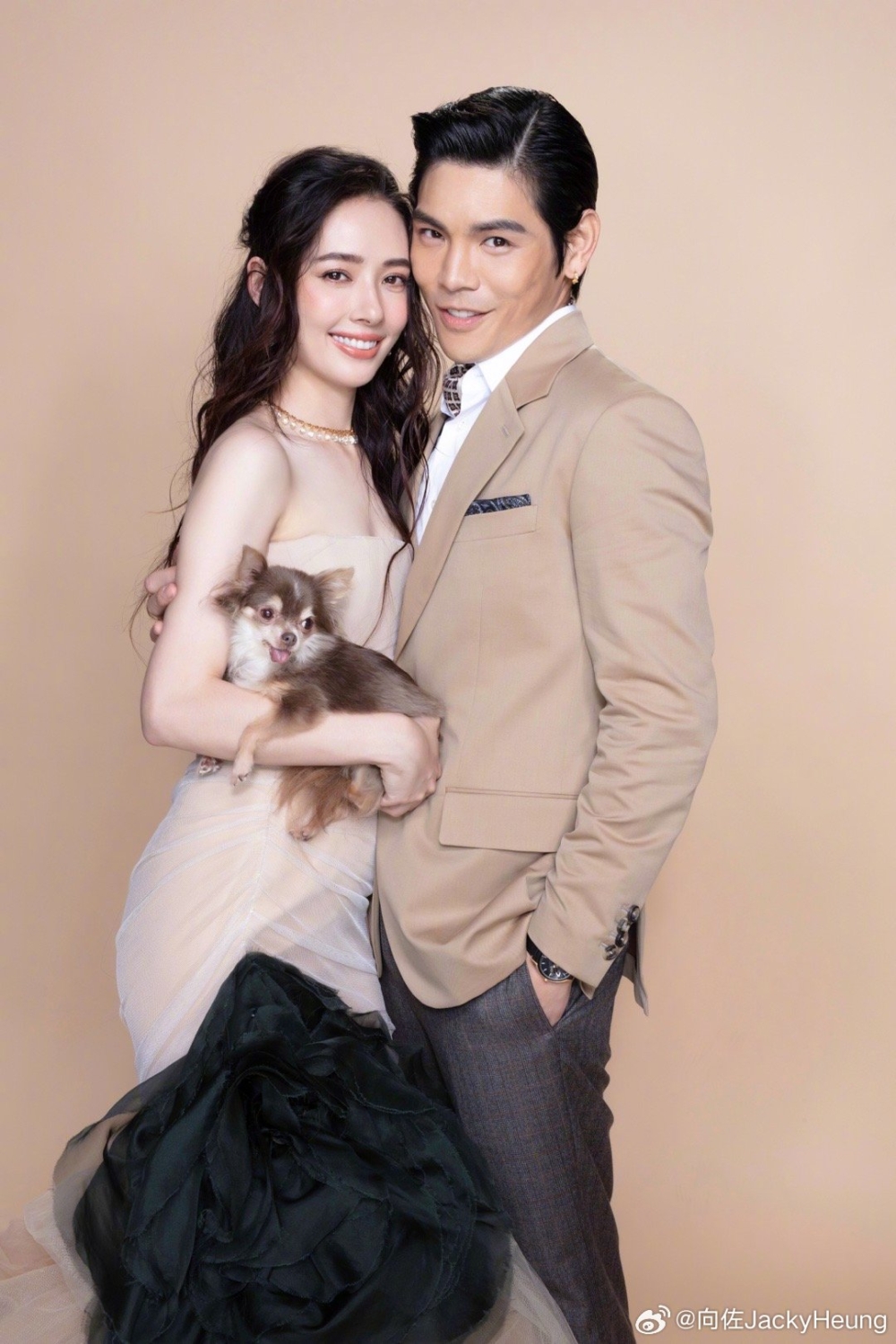 訪問中向佐表示妻子對他付出很多，兩人的關係非常甜蜜。