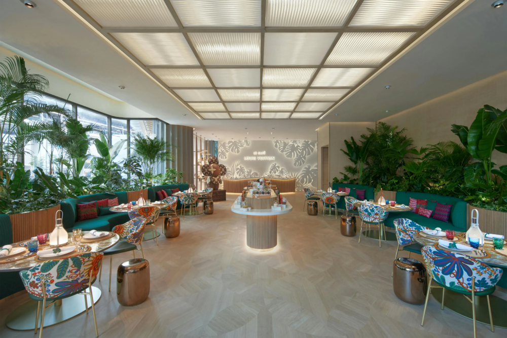 Le Café Louis Vuitton。