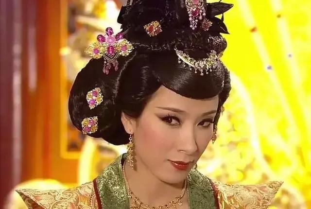 不少網民看完預告都紛紛留言,大讚楊茜堯超霸氣,更指其凌厲眼神似足當年《宮心計》的「姚金鈴」