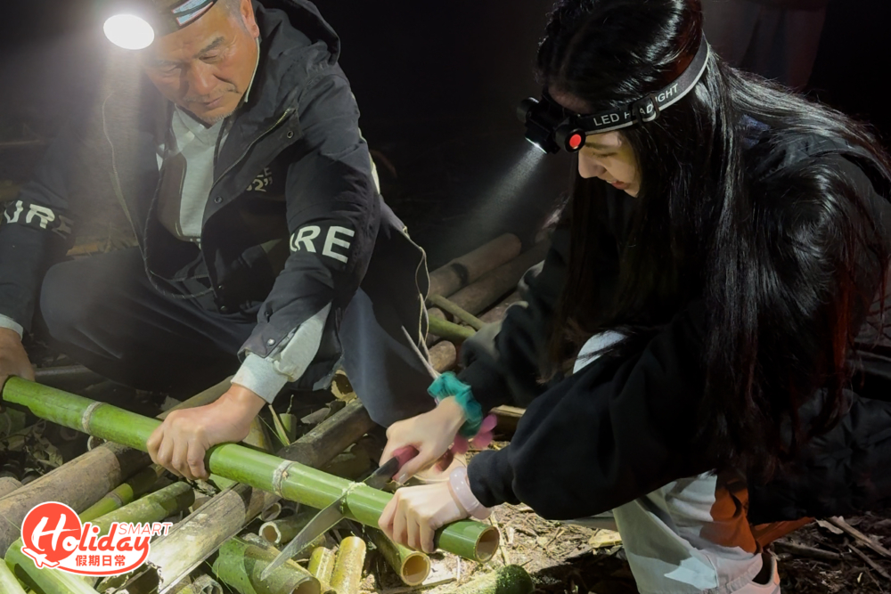 親自製作了盛小米酒用的竹筒。