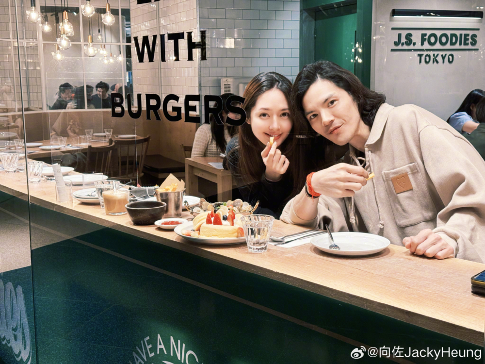 在採訪中，向佐也提到了他與郭碧婷的感情現狀。