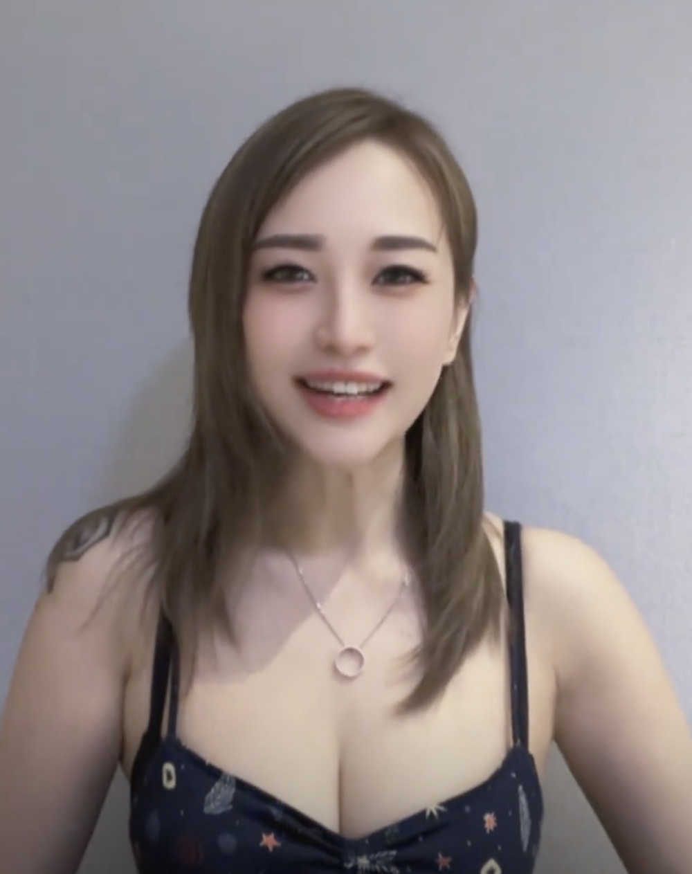 她大爆自己寄出差不多10幾30幾封求職信CV，但通通沒有回音，她直言連洗碗工都不請她。