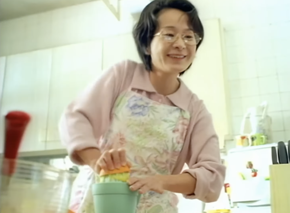 她指見到畫面中師奶榨汁,於是加了一句:「仲有啲橙皮添」