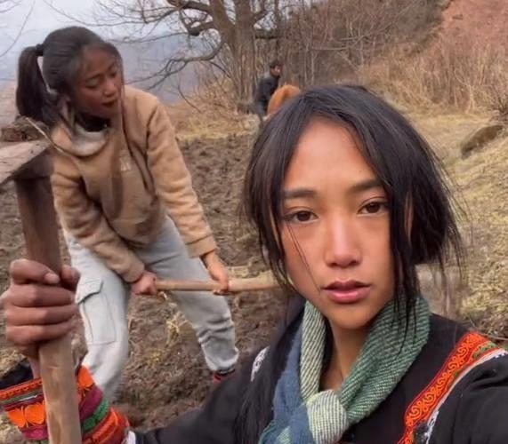 不少網友都因她的悲慘故事而同情她,短短數年涼山孟陽就擁有了386萬粉絲。