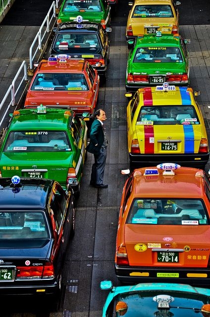 日本的士有很多種顏色，其實是用於區分不同的的士公司，不會影響車費～