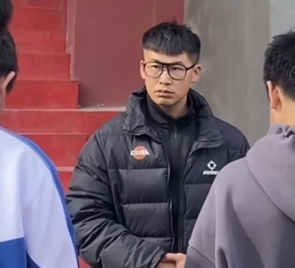 一眾看到貼文網友亦有被男教師的變化而嚇倒