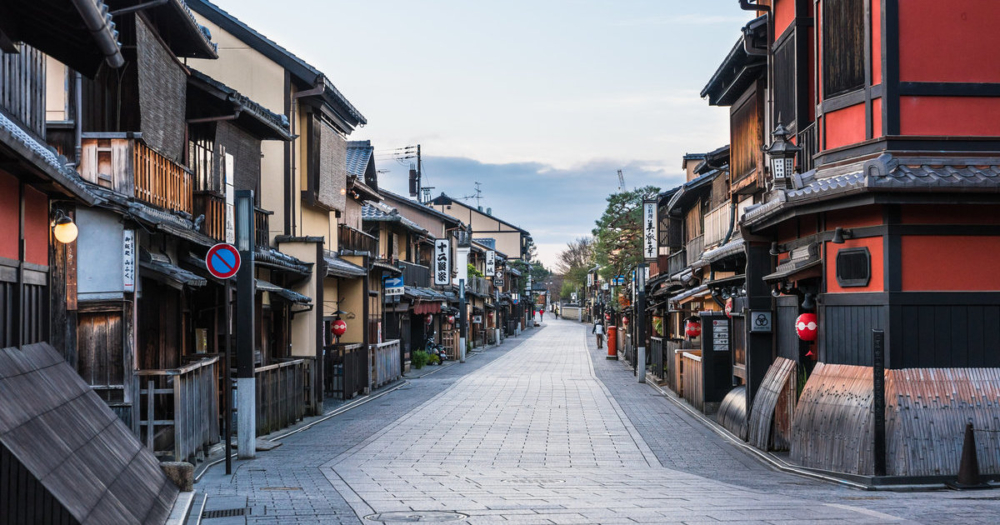 京都祇園以日本傳統町屋、藝妓、舞妓聞名,很多人喜歡在此穿著和服影相打卡!