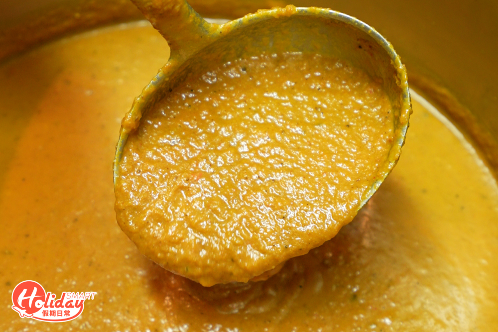 牛油咖哩每晚會熟成12小時。