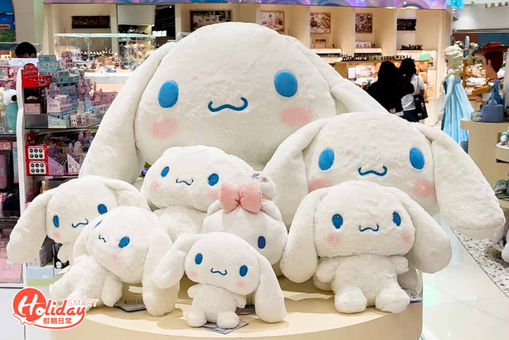 除了打卡公仔，會場內設過百款精緻的玉桂狗精品，並設有多個系列讓粉絲可一次過入手多款商品