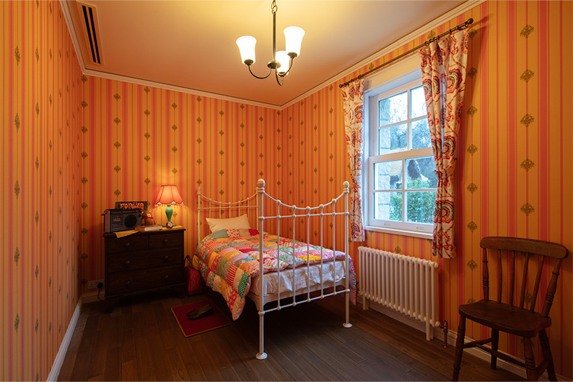 安雅的睡房藏有驚喜!