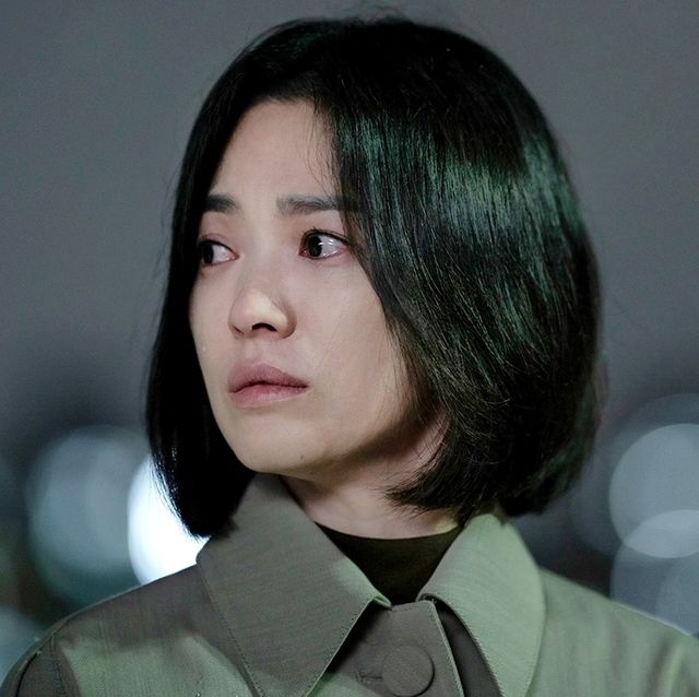 網友表示《黑色月光》有「港版黑暗榮耀」之稱,如果有看過《黑暗榮耀》便會知道這是劇情需要
