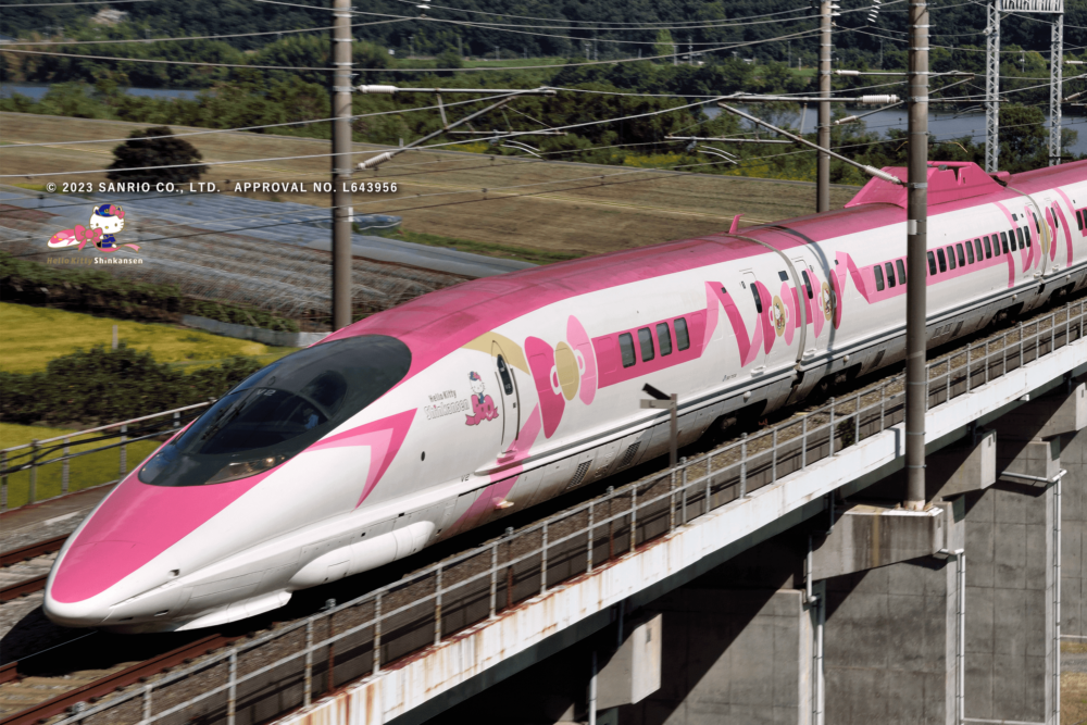 去日本大阪等關西地區旅遊,可以乘搭超可愛又夢幻的「Hello Kitty新幹線」!