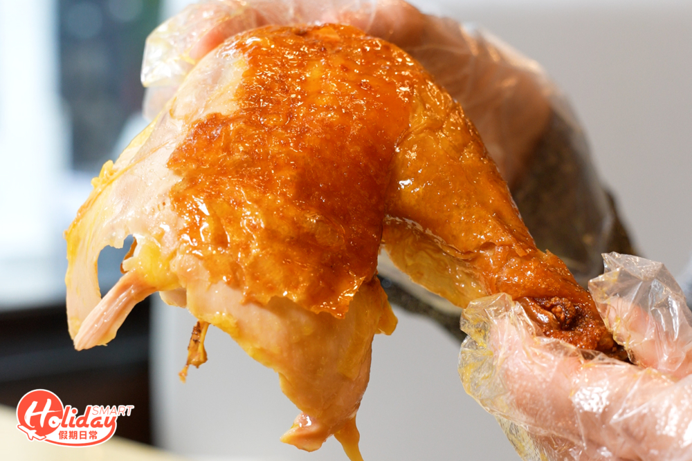 燒春雞皮脆肉嫩非常多汁。