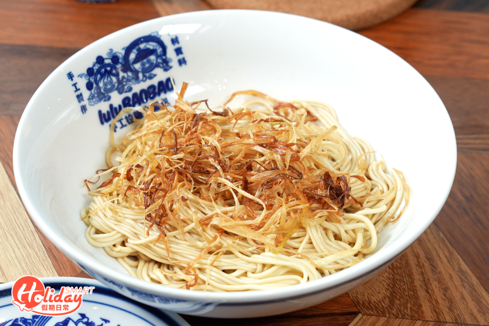 招牌蔥油拌麵油香味重。