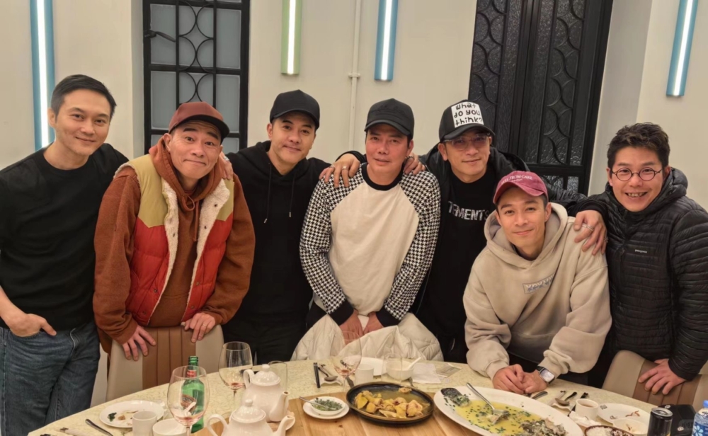 梁漢文也在社交網站公開大灣區哥哥的合照：「難得齊人，開心聚餐」