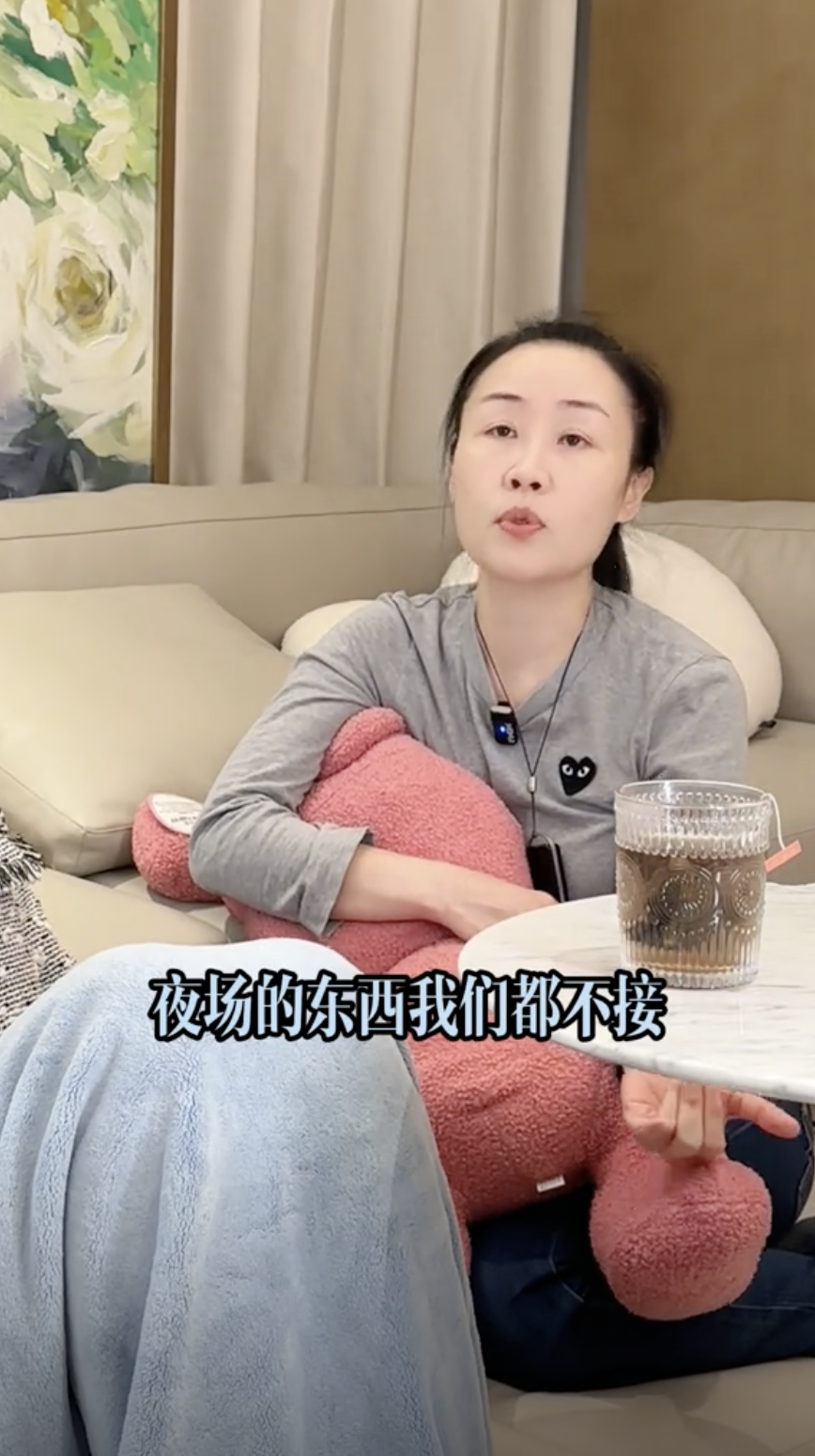 經理人則指這個身份有好處也有壞處,以前亦因為莊思敏家裡有錢,所以有挑工作的權利。