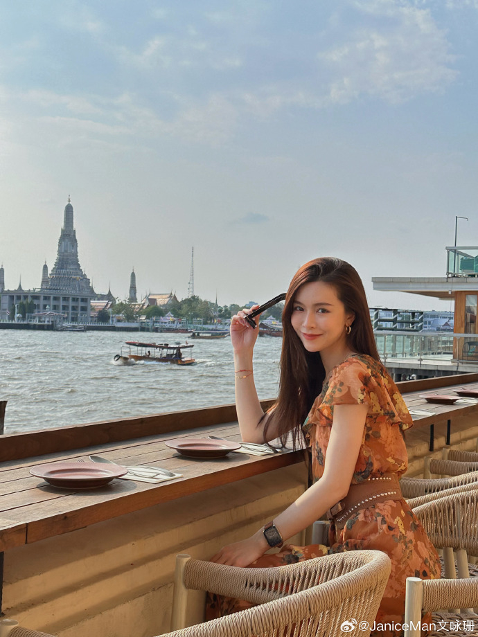 近日Janice Man喺微博分享「團建照」