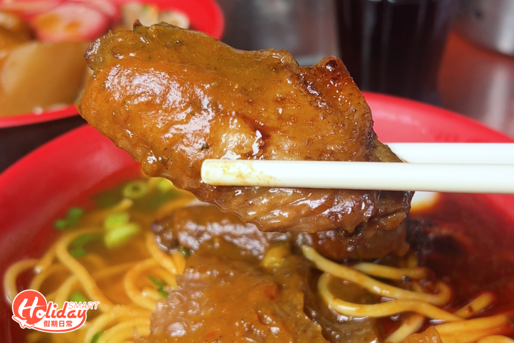 黑糖煙燻雞翼醃得入味。