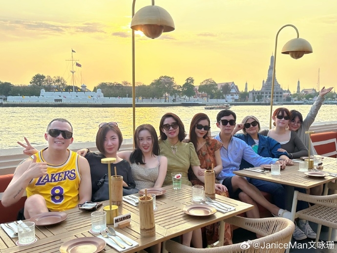 Janice Man（文詠珊）近日與公司同事去泰國旅行