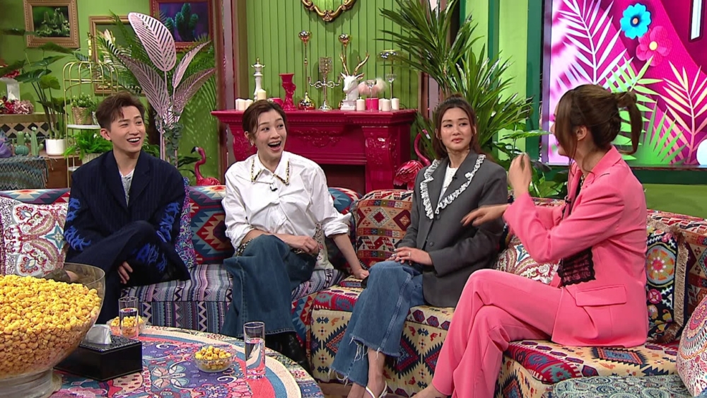 麥美恩主持嘅《Mayanne小喇叭》搵咗兩位岑麗香同李亞男上嚟講佢哋嘅婚姻同埋仔女故事