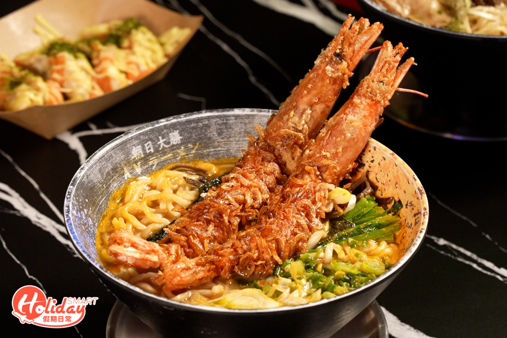 巨根海老湯拉麵的鮮蝦,裹上櫻花蝦炸超酥香。