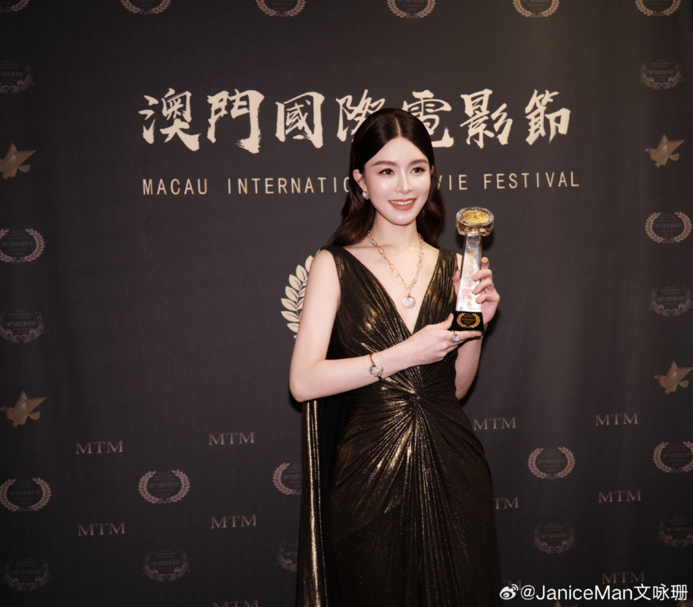 《消失的她》大獲成功，上映10天後，票房突破20億人民幣，主演之一嘅Janice Man一躍成為億萬票房女星。