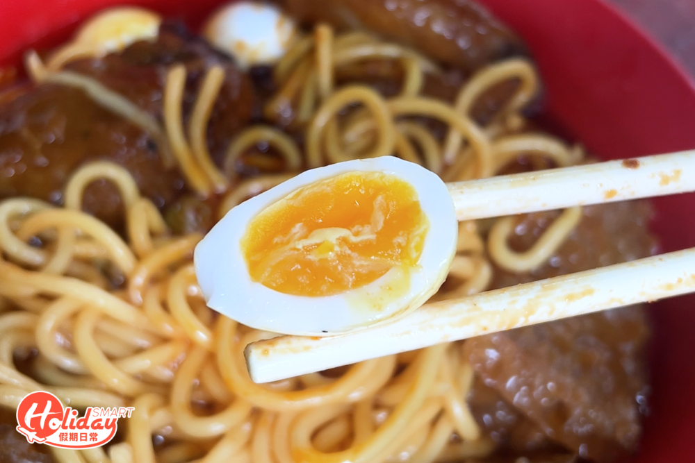 記者推介名為出奇蛋的鵪鶉蛋，咬開呈流心狀態。