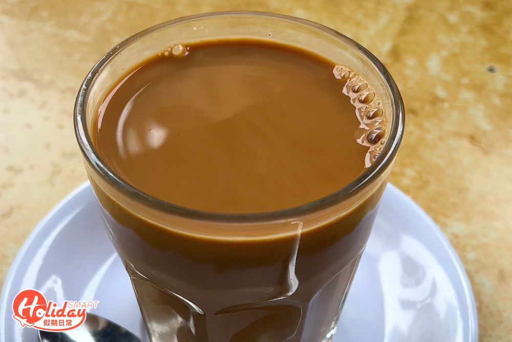 熱奶茶茶味香濃，入口順滑。