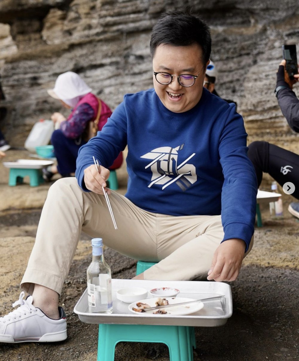 而巧合的是,同日另一YouTube頻道「有啖好食 Perfect Continuous Eat」亦於網上發佈了一條文苑飯莊的用餐影片,不過就大讚餐廳?!