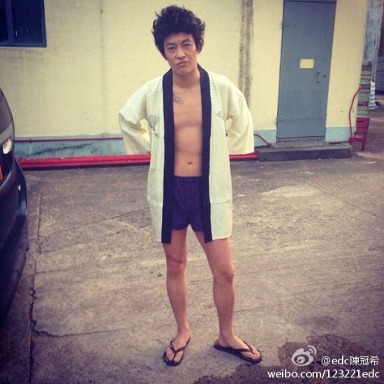 這裡禁止人們穿著人字拖鞋