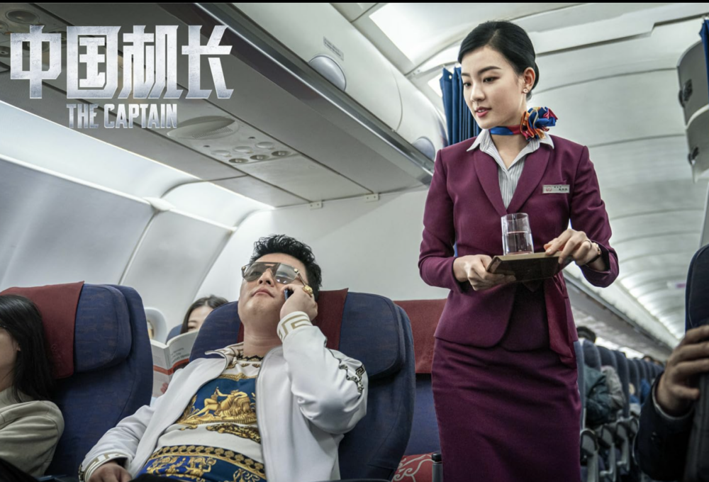 父母豪搭商務艙 留5歲仔獨坐經濟艙 