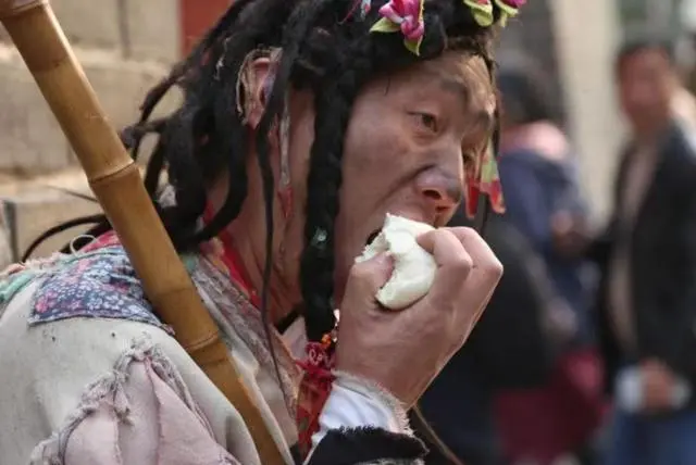 儘管每天都在扮演乞丐，李金剛並不會將自己的表演和真實生活混淆。