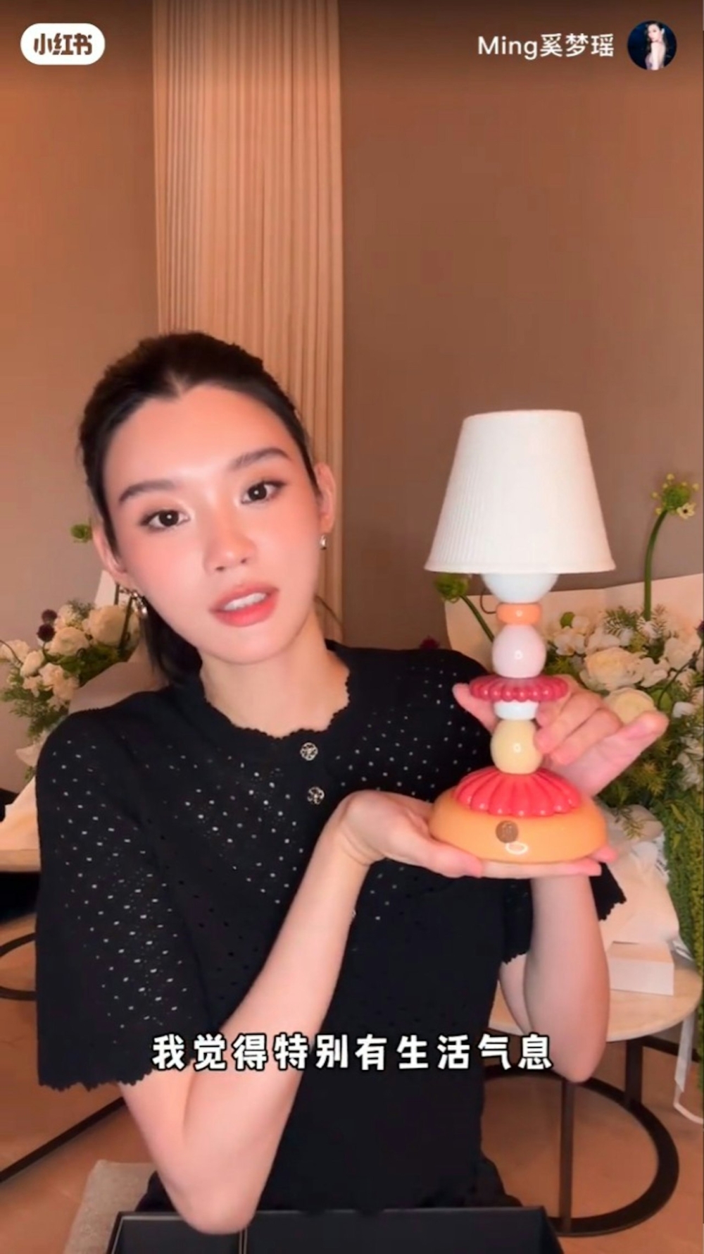 而除了名牌母女裝,奚夢瑤在片中還有公開好友、品牌送給她的禮物