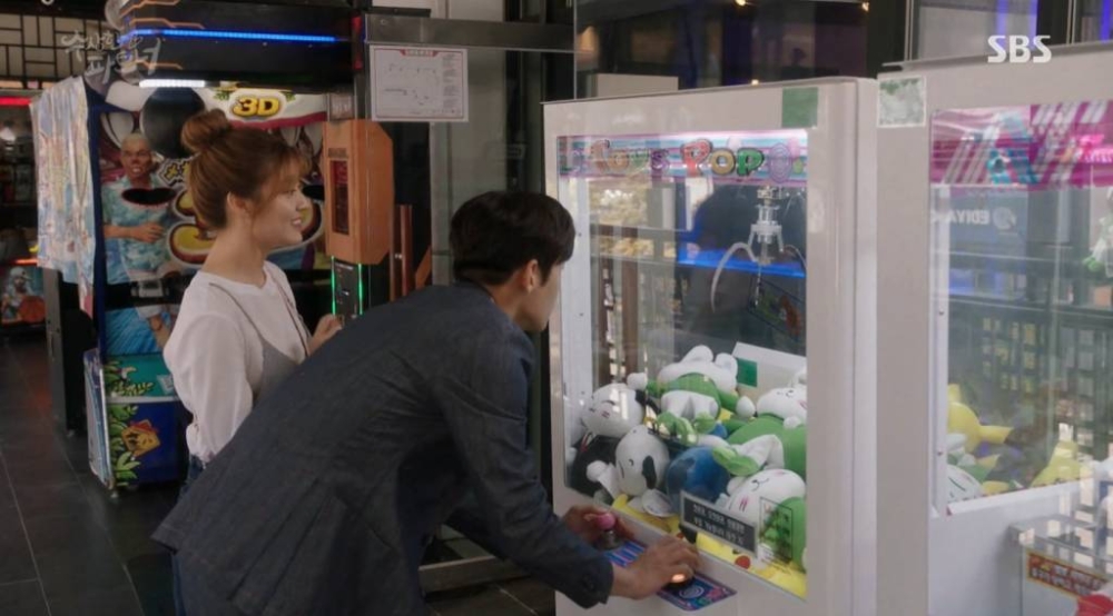 21歲香港男遊客因此被目擊到非法儲存歌曲而被捕。