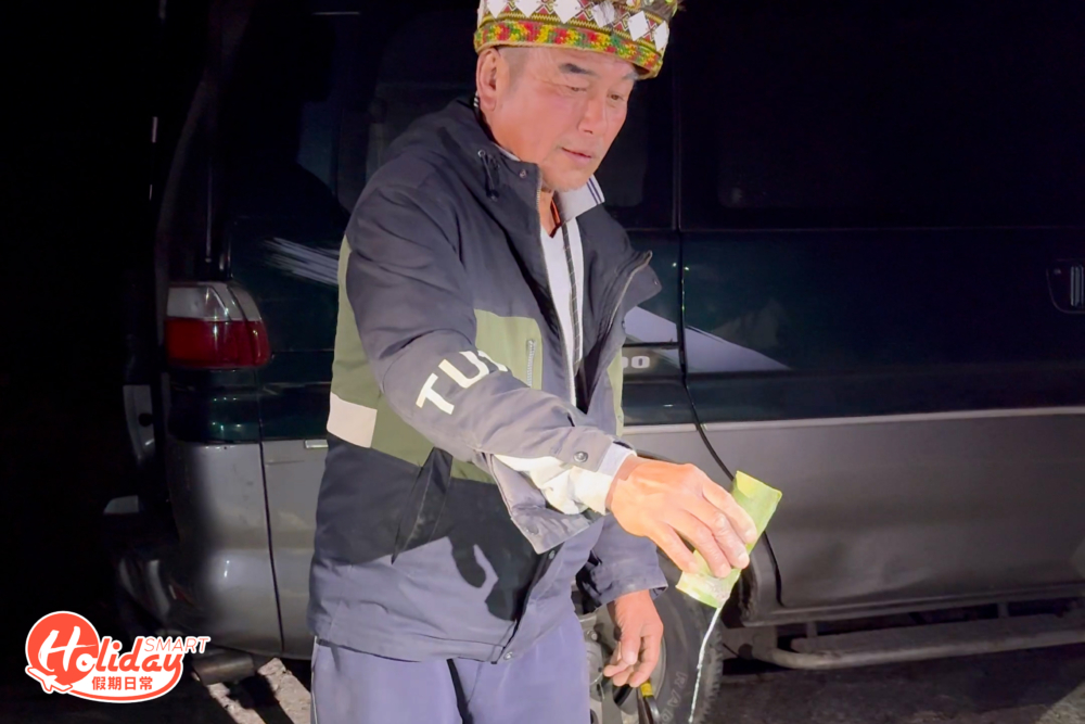 上山前獵人會以泰雅族語邊祈求平安。