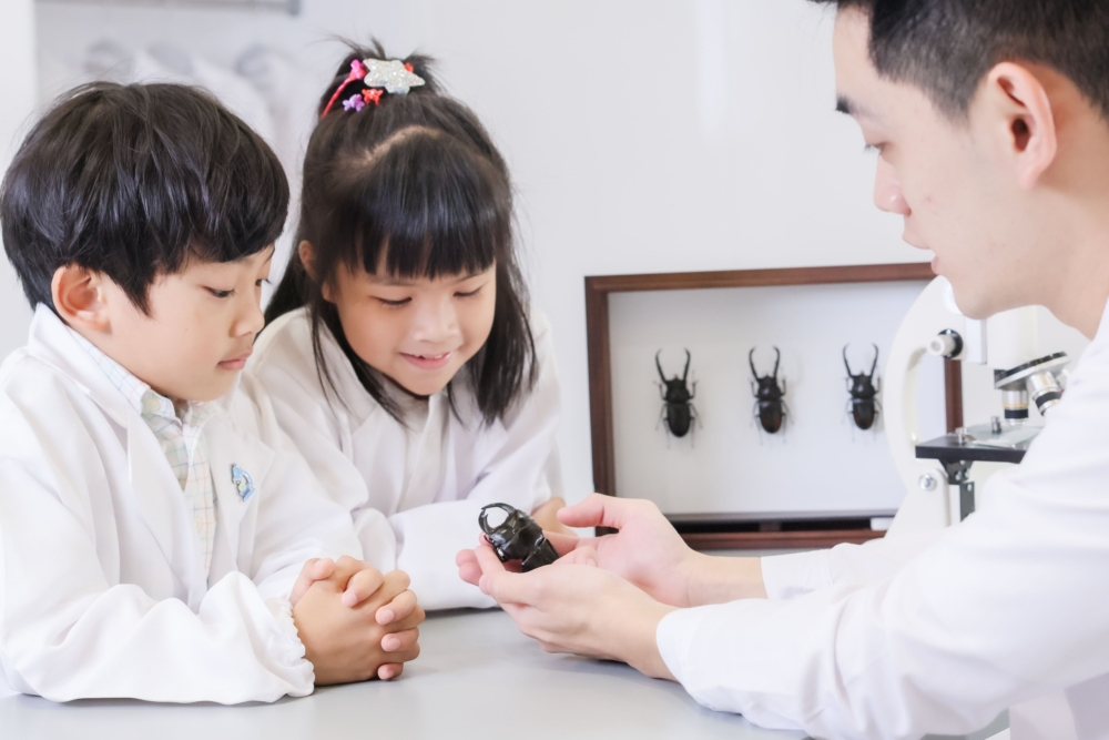 「奇異動物小學堂」讓小朋友接觸平日較少機會見到的爬蟲及昆蟲類小動物～